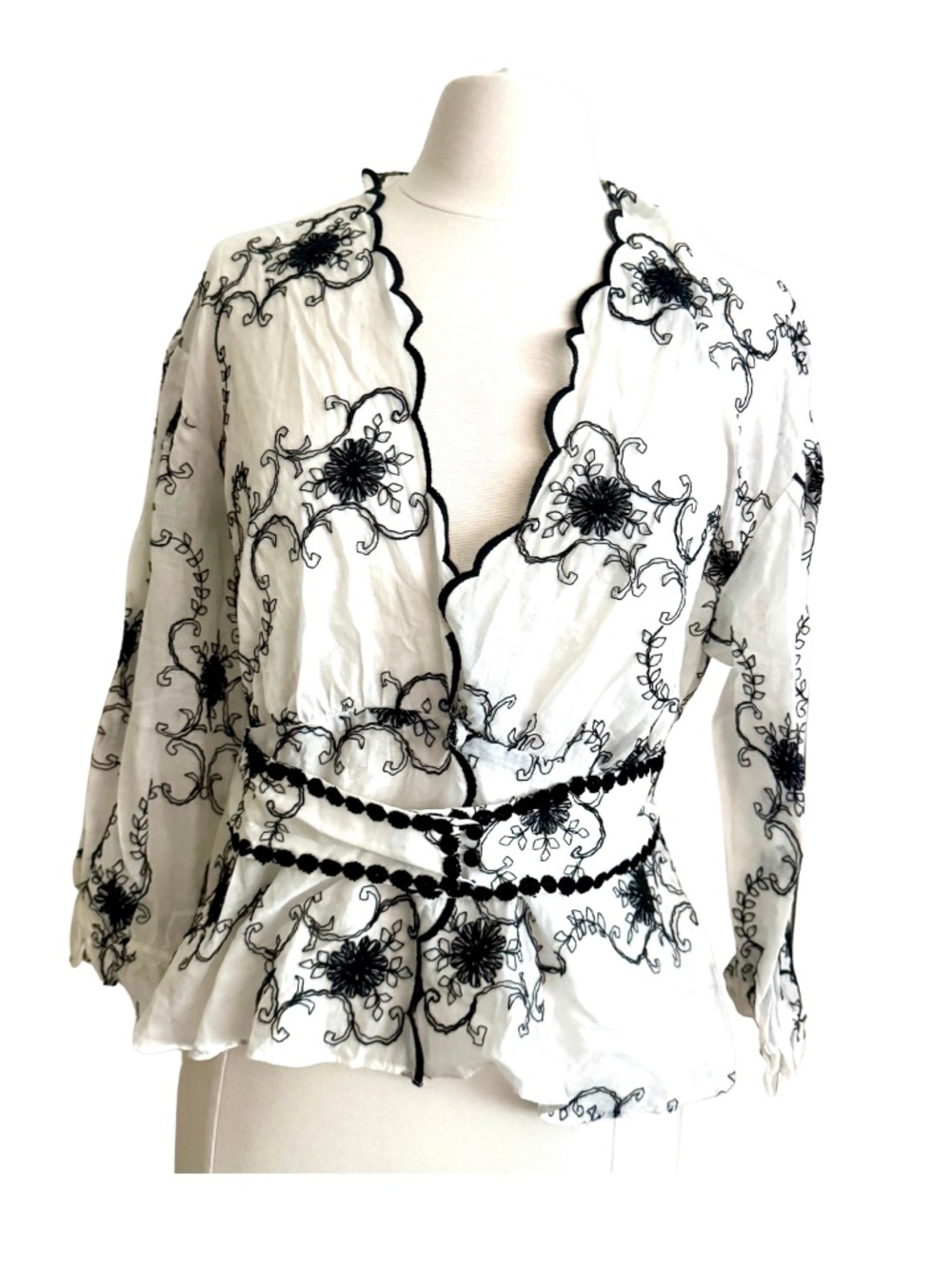 White Black Embroidered Floral Blouse Top Size 8